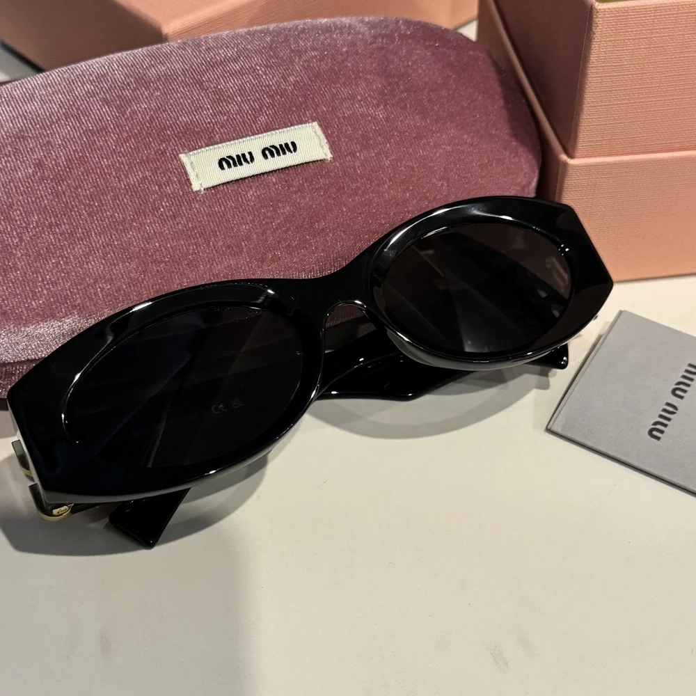 MIUMIU. miu glossy